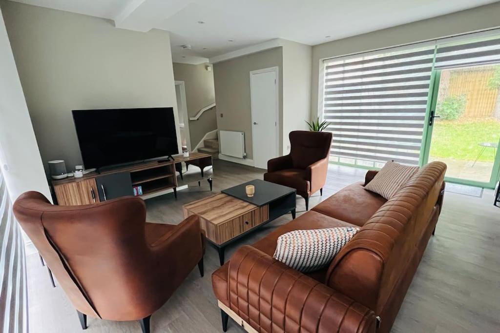 A House Designed For You… Edmonton Eksteriør bilde