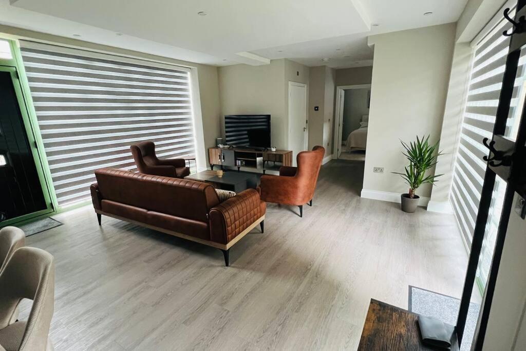 A House Designed For You… Edmonton Eksteriør bilde